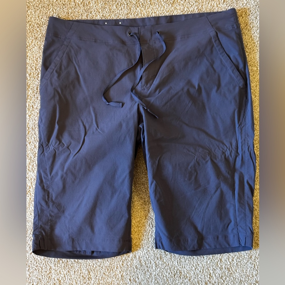 Columbia Women's Dark Blue Bermudas
